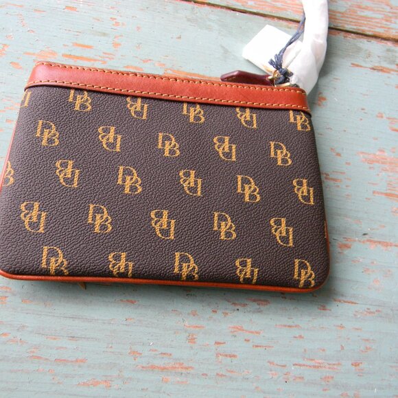 NWT DOONEY & BOURKE SMALL GRETTA BROWN CANVAS/LEATHER WRISTLET KEY ZIP CARD